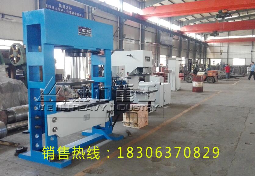 出口的150噸藍(lán)色龍門油壓機(jī)
