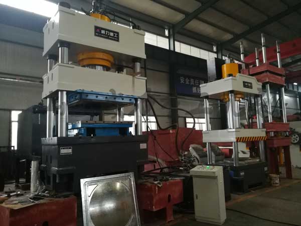 400噸不銹鋼水箱板模壓成型油壓機(jī)