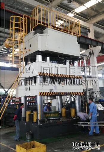 高壓水泵外殼成型油壓機(jī)客戶工作現(xiàn)場(chǎng)圖