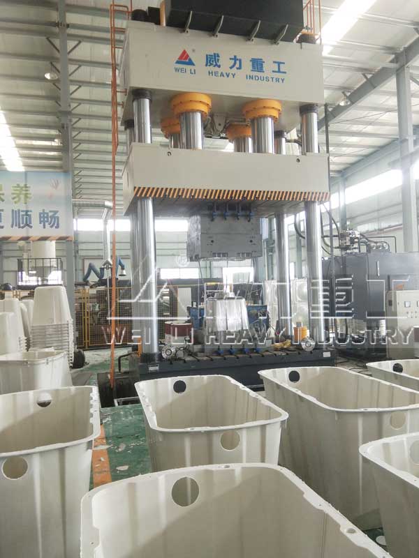 2000噸伺服四柱油壓機(jī)模壓SMC化糞池