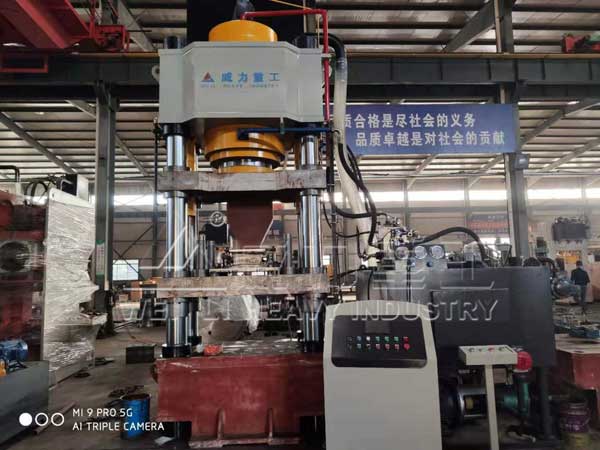 800噸壓鐵粉四柱油壓機
