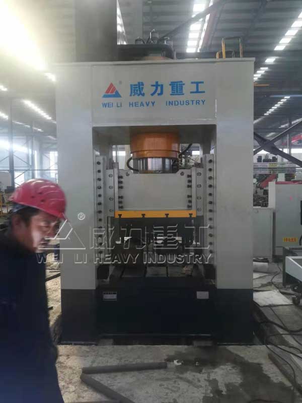 500噸框架式熱壓油壓機(jī)客戶現(xiàn)場(chǎng)圖