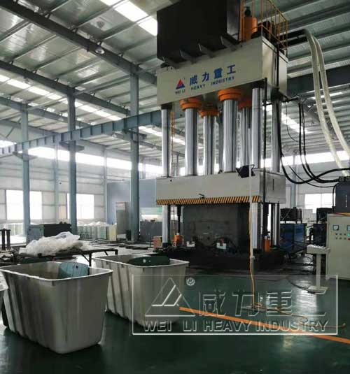 2000噸玻璃鋼凈化槽成型液壓機(jī)