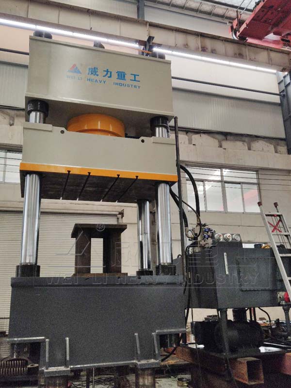 YW32-1000T四柱油壓機(jī)_復(fù)合材料熱