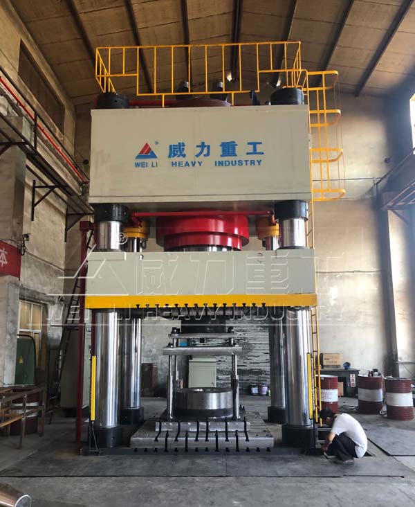 4000噸熱模鍛成型四柱油壓機(jī)客戶現(xiàn)場(chǎng)圖