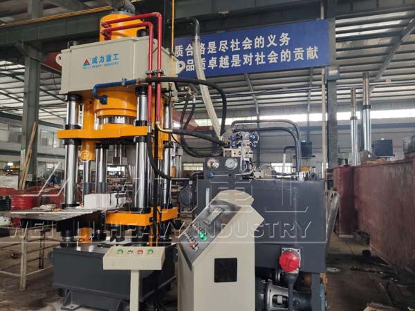 400噸舔鹽壓塊機(jī)