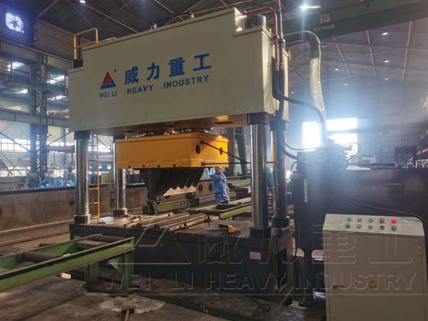 1000噸四柱校直液壓機(jī)客戶現(xiàn)場(chǎng)圖