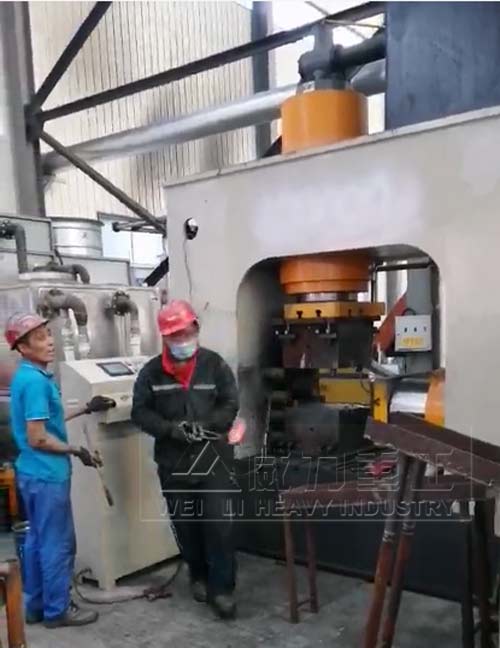 400噸多向鍛造油壓機