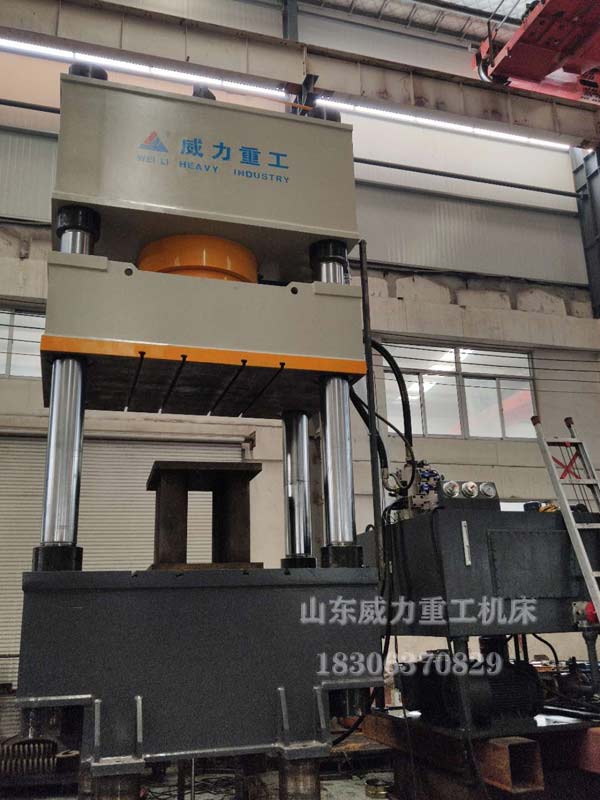 1000噸四柱油壓機現(xiàn)貨圖片